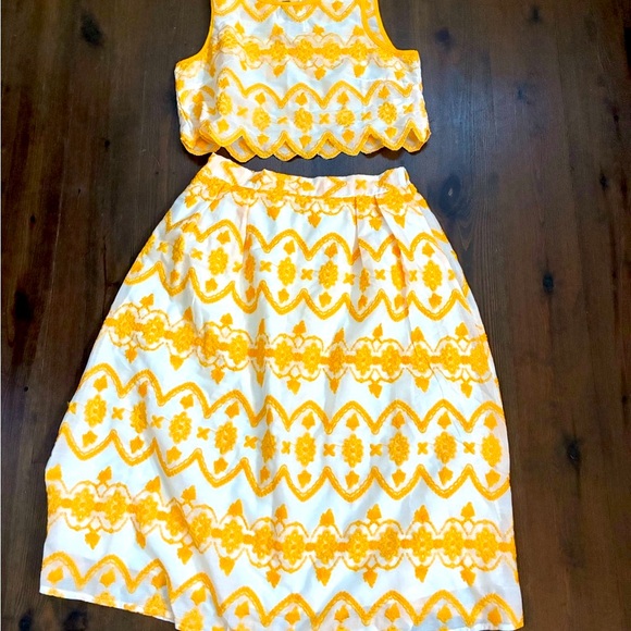 Yellow and White embroidered skirt and top for Casual Resort Wear. L new - Picture 2 of 10